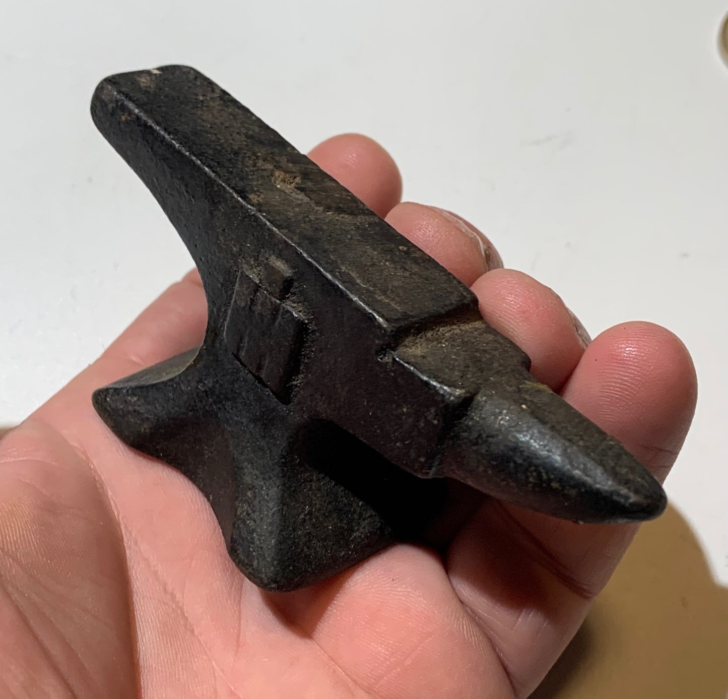 Enclume ancienne de bijoutier, faite en fonte – 10 cm × 4 x 3,5 cm – 323 grammes