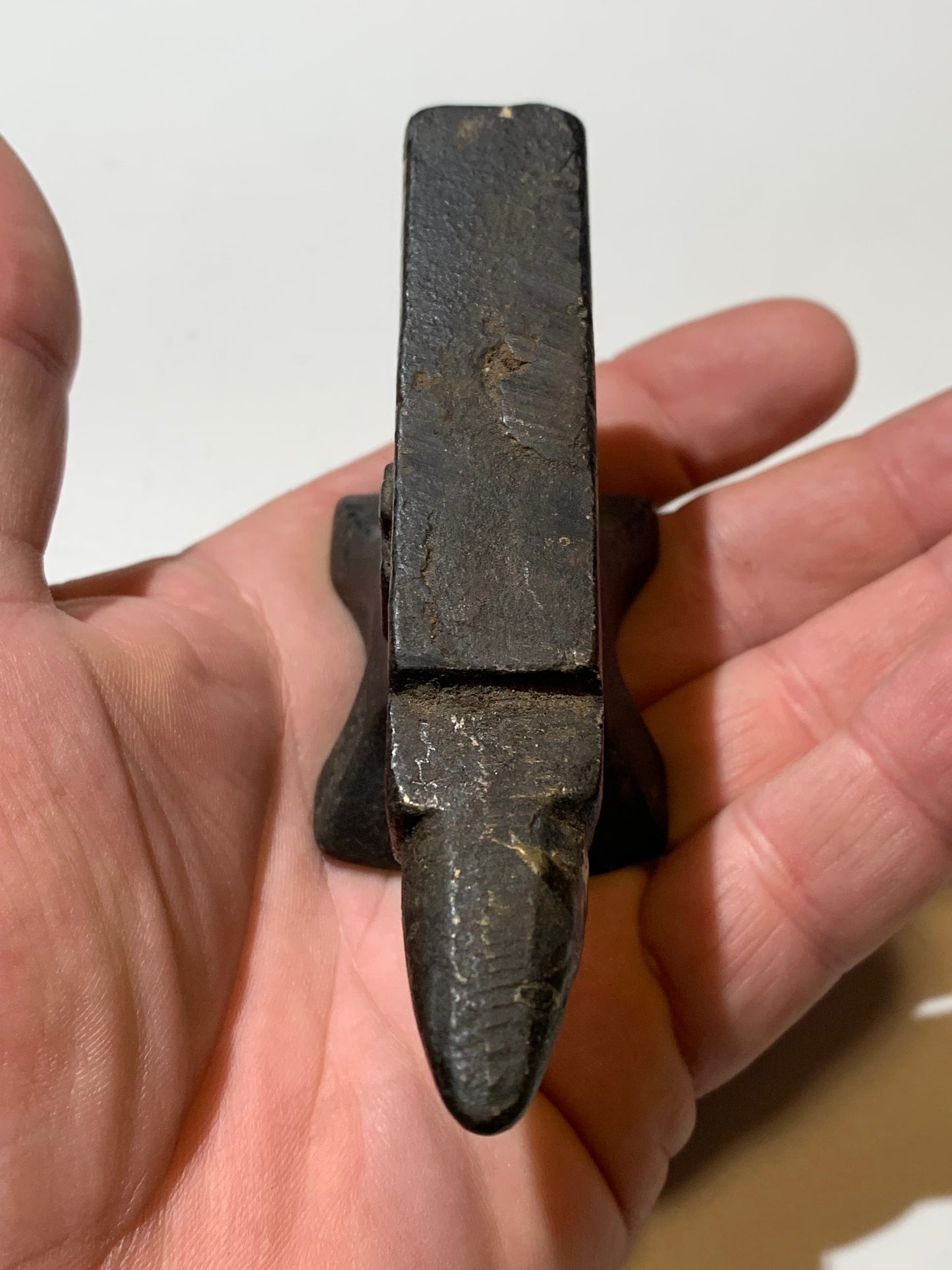 Enclume ancienne de bijoutier, faite en fonte – 10 cm × 4 x 3,5 cm – 323 grammes