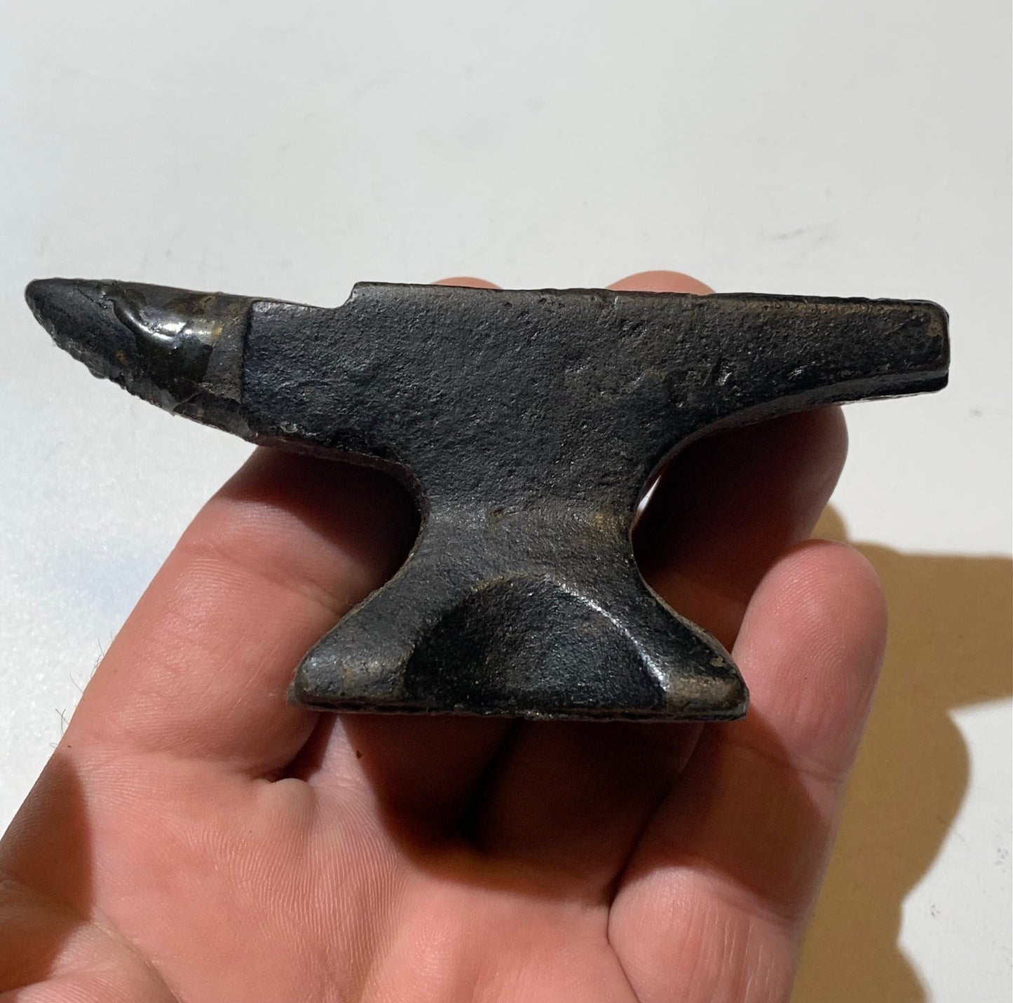 Enclume ancienne de bijoutier, faite en fonte – 10 cm × 4 x 3,5 cm – 323 grammes