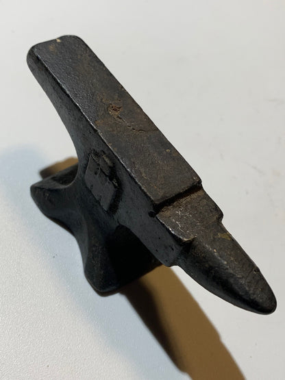 Enclume ancienne de bijoutier, faite en fonte – 10 cm × 4 x 3,5 cm – 323 grammes