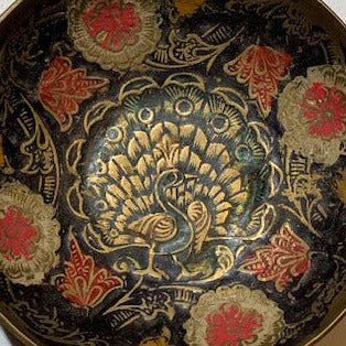 Coupelle de bijoutier avec gravure d'un paon et de motifs floraux peints à la main, fait en laiton – 10 cm × 3 cm – 84 grammes