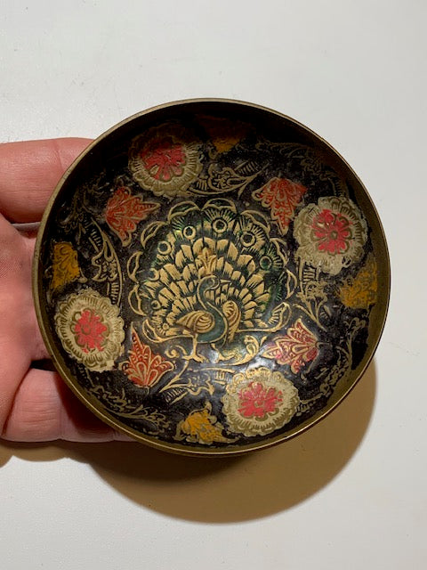 Coupelle de bijoutier avec gravure d'un paon et de motifs floraux peints à la main, fait en laiton – 10 cm × 3 cm – 84 grammes