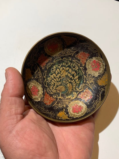 Coupelle de bijoutier avec gravure d'un paon et de motifs floraux peints à la main, fait en laiton – 10 cm × 3 cm – 84 grammes