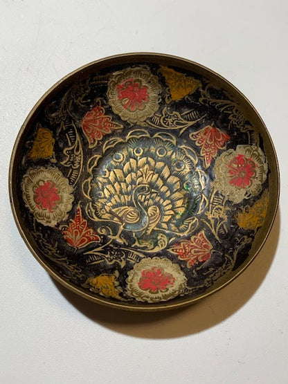 Coupelle de bijoutier avec gravure d'un paon et de motifs floraux peints à la main, fait en laiton – 10 cm × 3 cm – 84 grammes