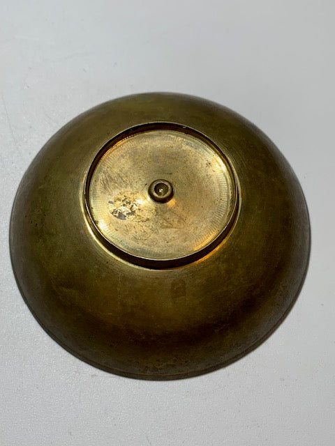 Coupelle de bijoutier avec gravure d'un paon et de motifs floraux peints à la main, fait en laiton – 10 cm × 3 cm – 84 grammes
