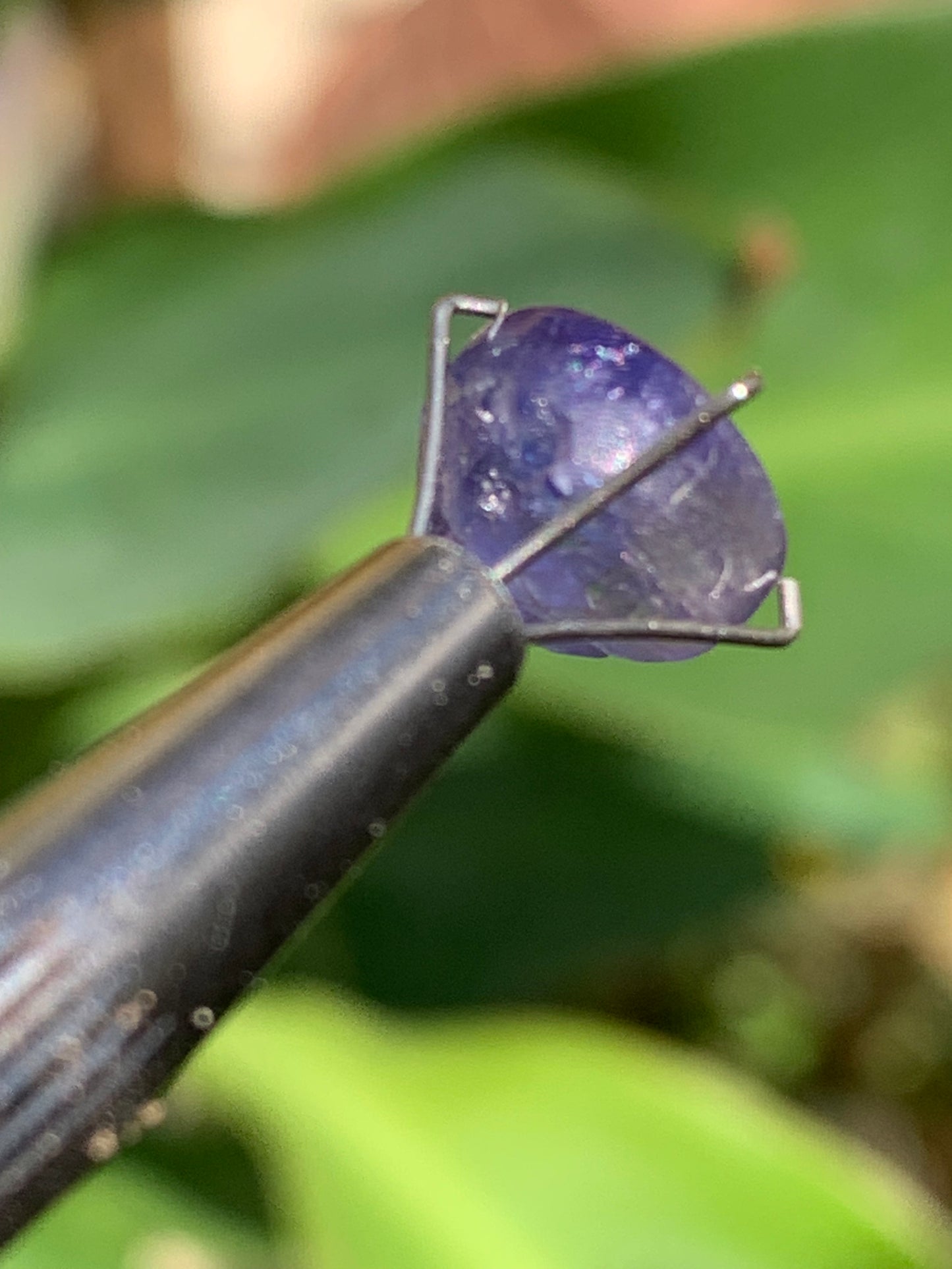 Cyanite disthène, cabochon de 10mm de diamètre x 5 - 4,5 carats. Parfait en bijouterie, collection, exposition...