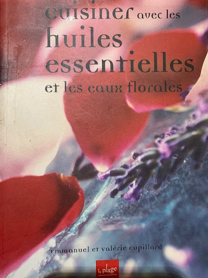 Livre relié : Cuisiner avec les huiles essentielles par Emmanuel et Valérie Cupillard | Chez les Editions La Plage