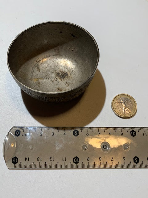 Petit bol ancien en Argent massif avec gravures – 7,2 cm × 3,5 cm – 109,5 grammes