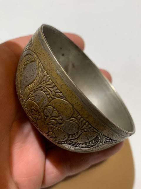 Petit bol ancien en Argent massif avec gravures – 7,2 cm × 3,5 cm – 109,5 grammes