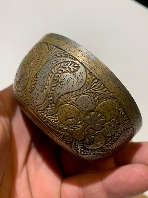 Petit bol ancien en Argent massif avec gravures – 7,2 cm × 3,5 cm – 109,5 grammes