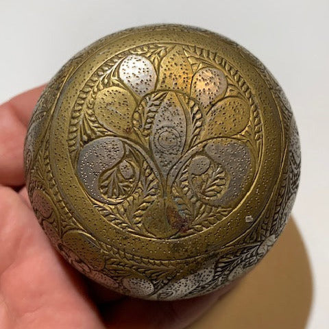 Petit bol ancien en Argent massif avec gravures – 7,2 cm × 3,5 cm – 109,5 grammes