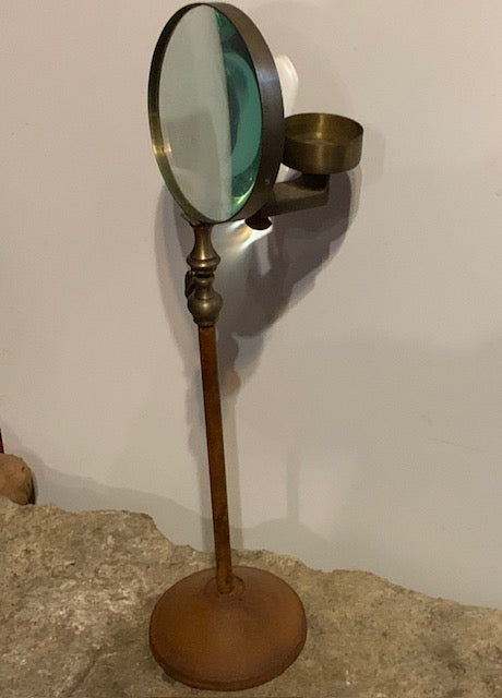Bougeoir/ loupe réglable de 39 à 55 cm de haut - Fait en métal - 39x 10 cm - 732 gr.