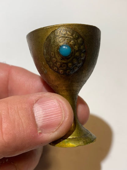 Coupe en laiton avec sertissage de turquoise et corail – 5 cm × 4 cm – 31,2 grammes