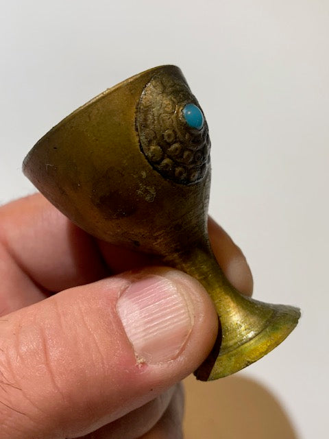 Coupe en laiton avec sertissage de turquoise et corail – 5 cm × 4 cm – 31,2 grammes