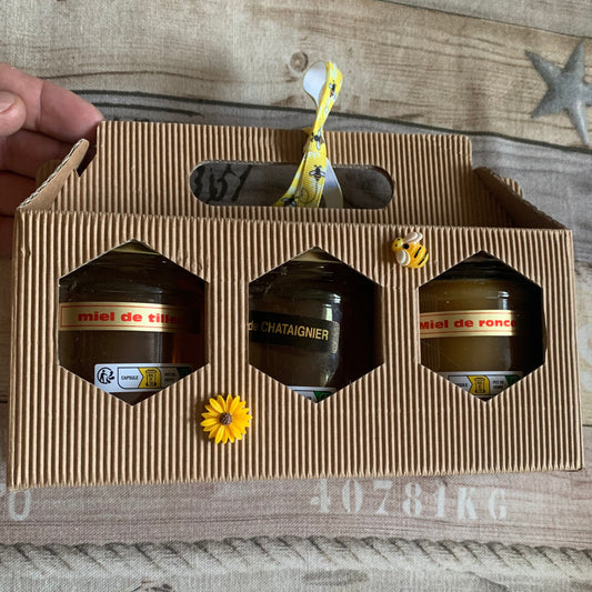🎁 Coffret cadeau 'Lot de 3 pots de 250 g de miel naturel de haute montagne', récolté en Savoie (France). Assortiment de saveurs : Tilleul • Ronce • Châtaignier
