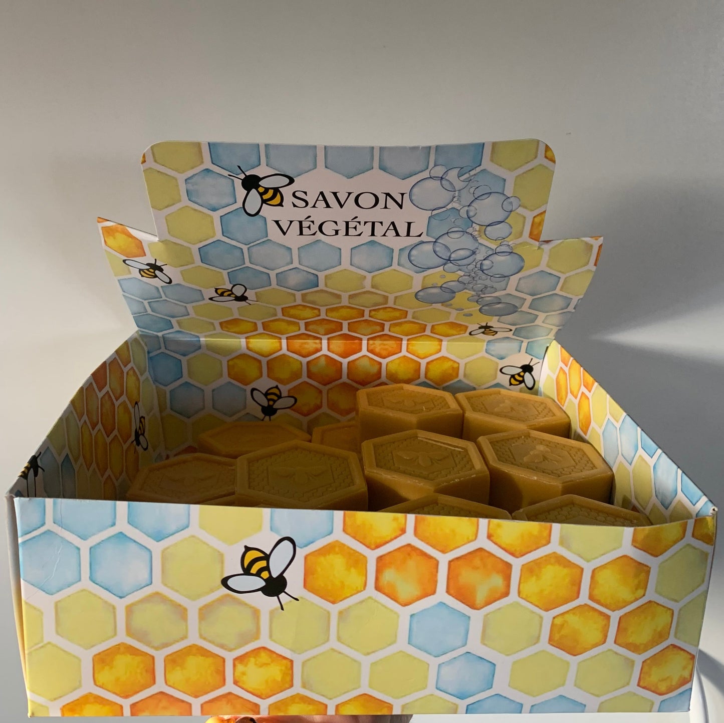 100g vegetable soap with natural honey - Harvested in Savoie (France) - Sold individually or in packs of 42