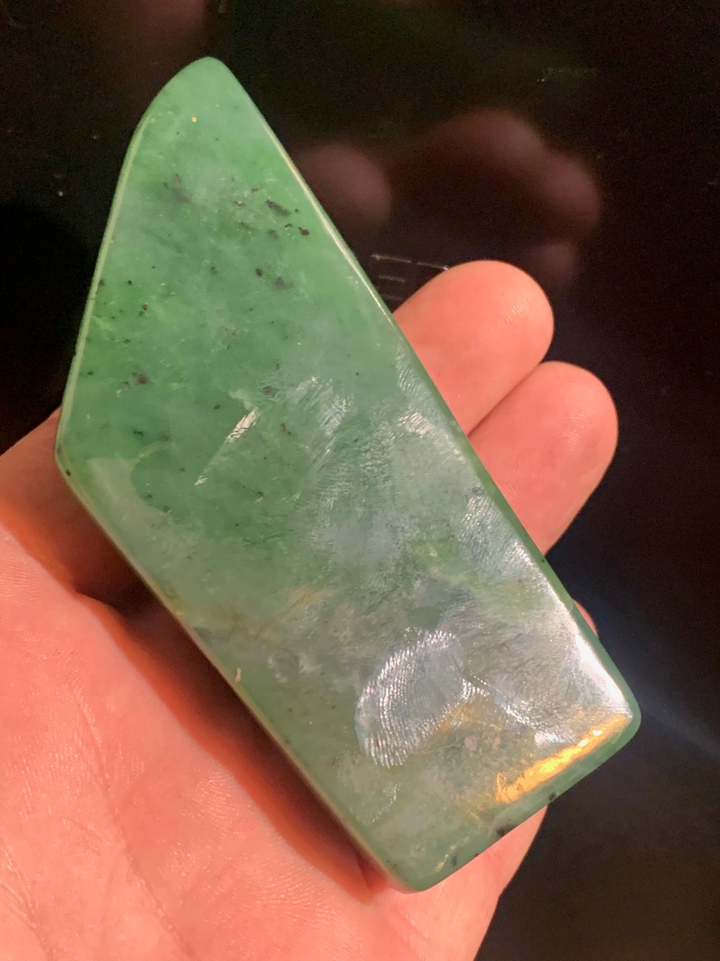 Jadéite - Forme libre - 9,5 x 4,5 x 2,5 cm - 200 gr.