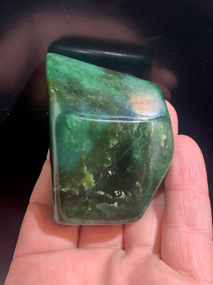 Jadéite - Forme libre - 7 x 5 x 2 cm - 151 gr.