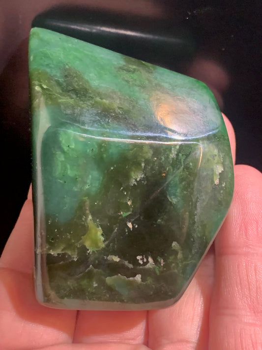 Jadéite - Forme libre - 7 x 5 x 2 cm - 151 gr.