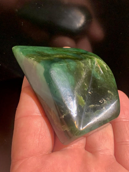 Jadéite - Forme libre - 7 x 5 x 2 cm - 151 gr.