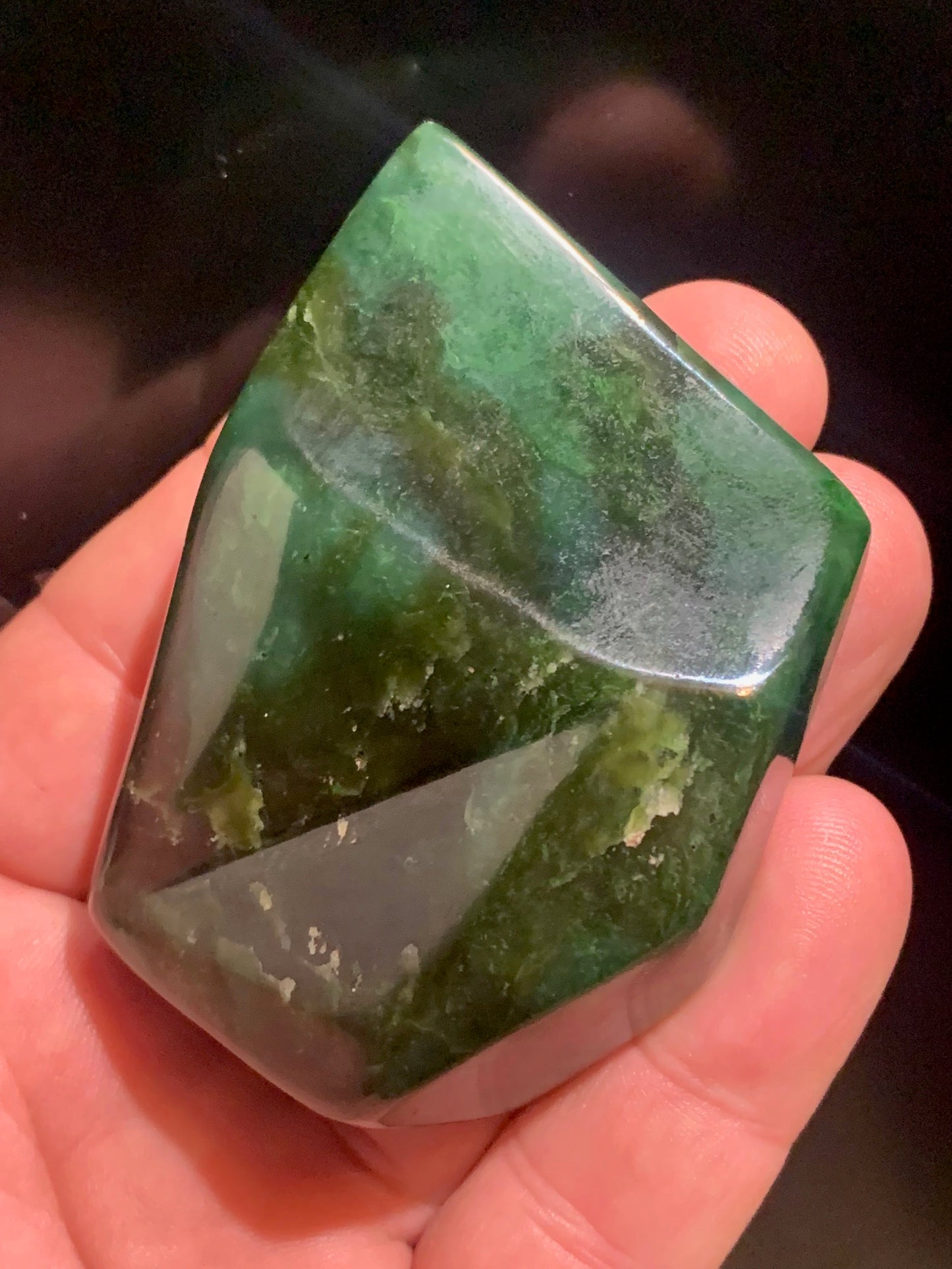 Jadéite - Forme libre - 7 x 5 x 2 cm - 151 gr.