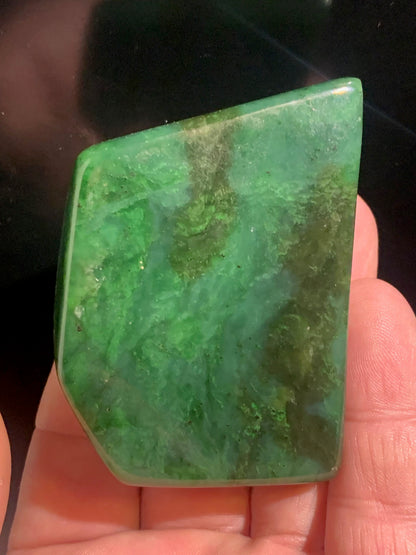 Jadéite - Forme libre - 7 x 5 x 2 cm - 151 gr.