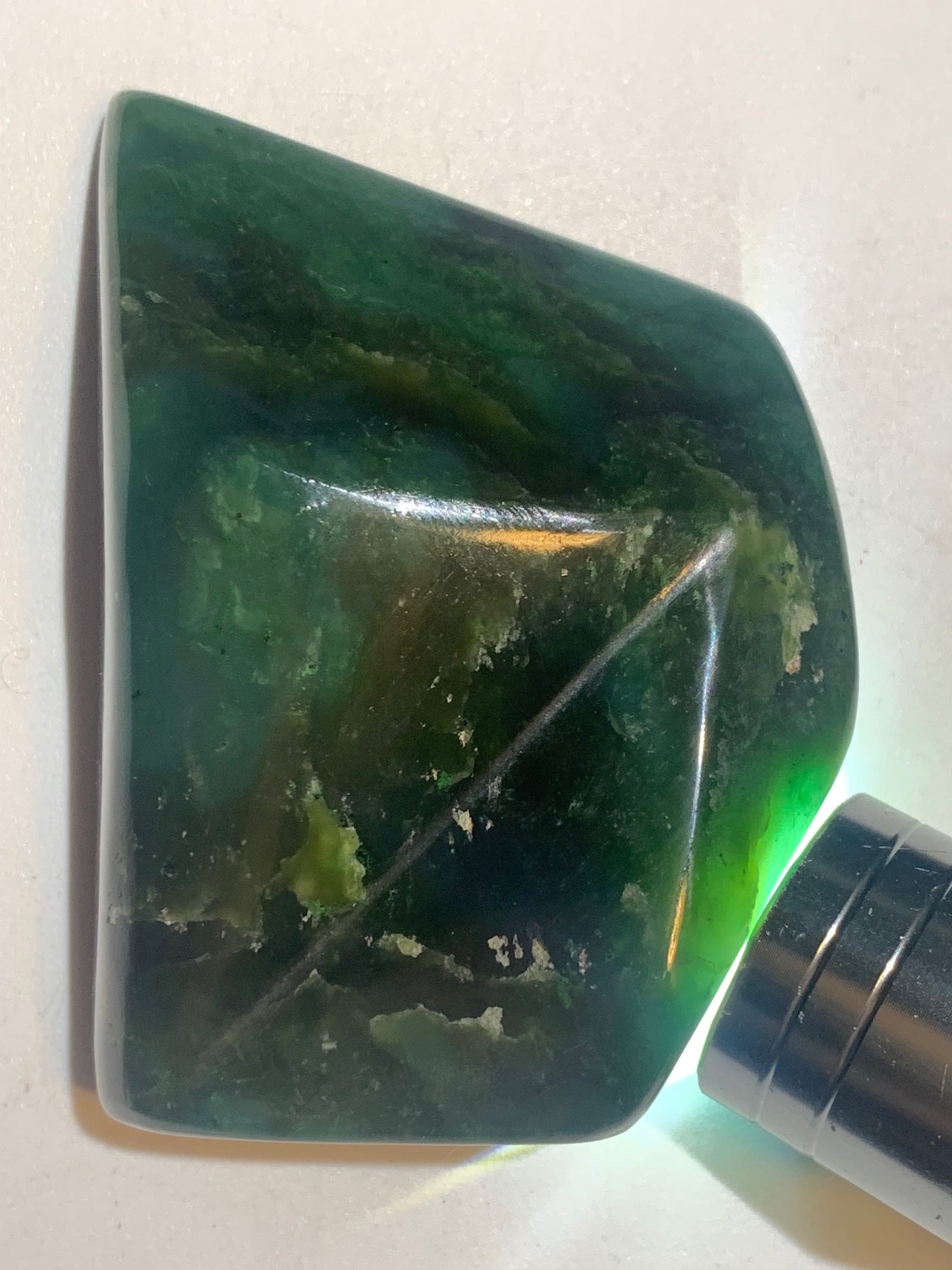 Jadéite - Forme libre - 7 x 5 x 2 cm - 151 gr.