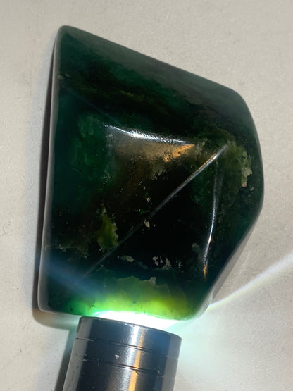 Jadéite - Forme libre - 7 x 5 x 2 cm - 151 gr.