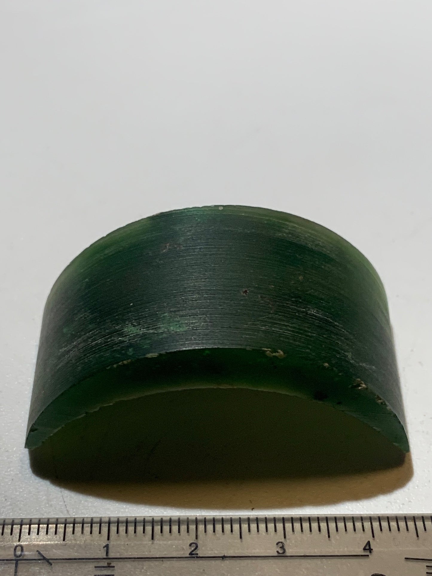 Jadéite - Forme libre, chute de sculpture de Jade Europe - 47 x 23 x 23 mm - 19,8 gr.