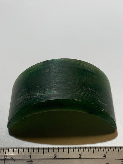 Jadéite - Forme libre, chute de sculpture de Jade Europe - 47 x 23 x 23 mm - 19,8 gr.