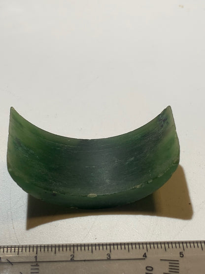 Jadéite - Forme libre, chute de sculpture de Jade Europe - 47 x 23 x 23 mm - 19,8 gr.