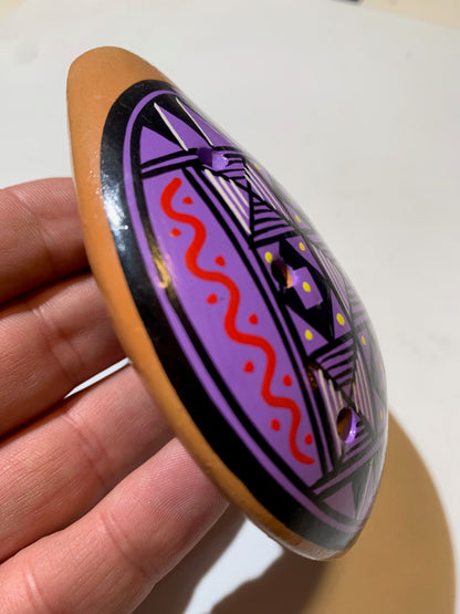 Ocarina en terre cuite avec des dessins typique du Pérou - Taille L : 10,50 × 7,60 × 3,30 cm
