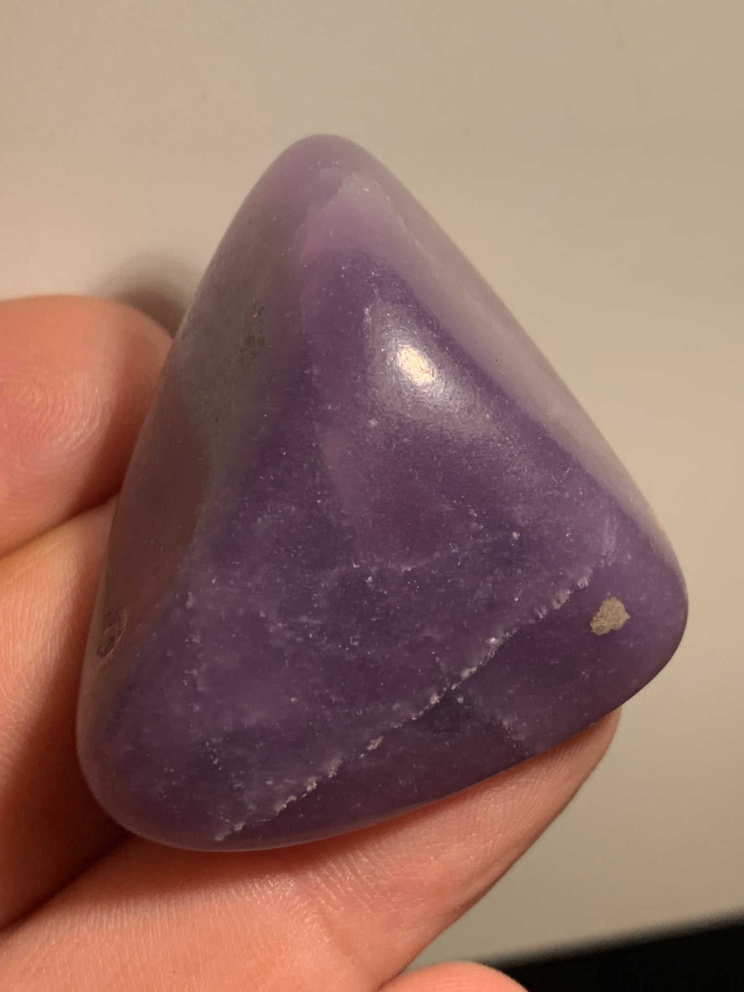 Jade lavande - Forme libre de 44 x 40 x 20 mm - 36,7 gr.