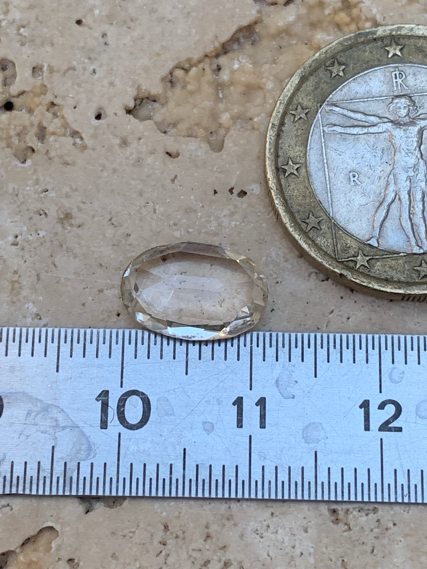 Cristal de roche, pierre taillée de 12mm x9 x4 - 2 carats. Parfait en bijouterie, collection ,exposition...