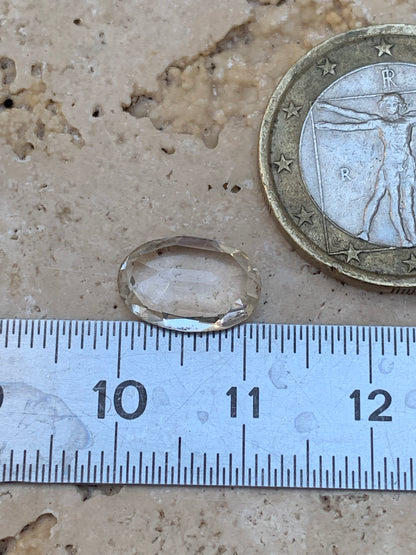 Cristal de roche, pierre taillée de 12mm x9 x4 - 2 carats. Parfait en bijouterie, collection ,exposition...