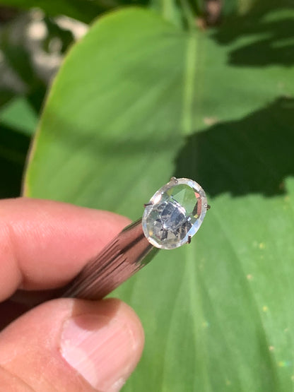 Cristal de roche, pierre taillée de 12mm x9 x4 - 2 carats. Parfait en bijouterie, collection ,exposition...