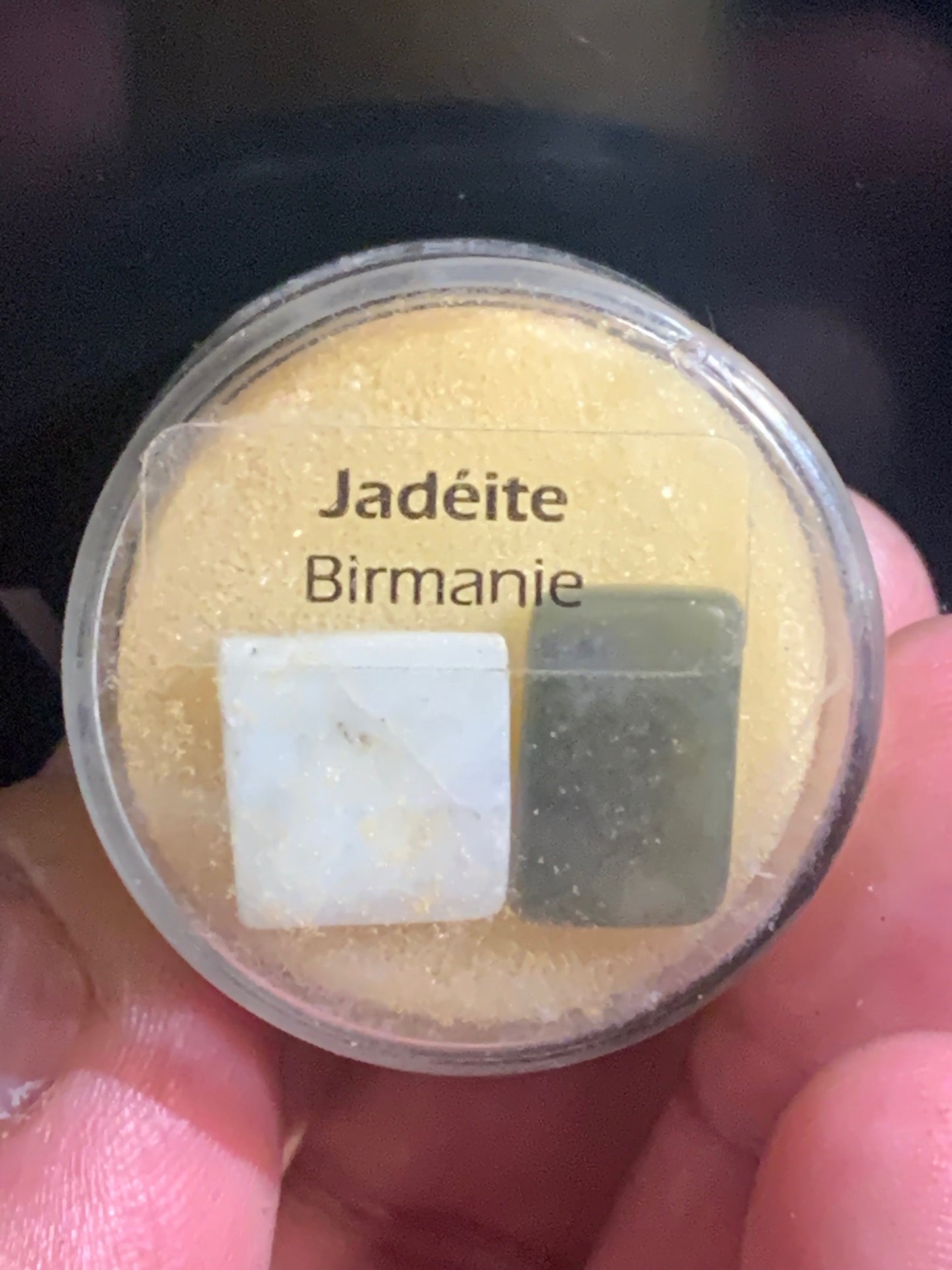 Jadéite en cabochon – Lot de 2 échantillons – env. 1 × 1,5 × 3 mm