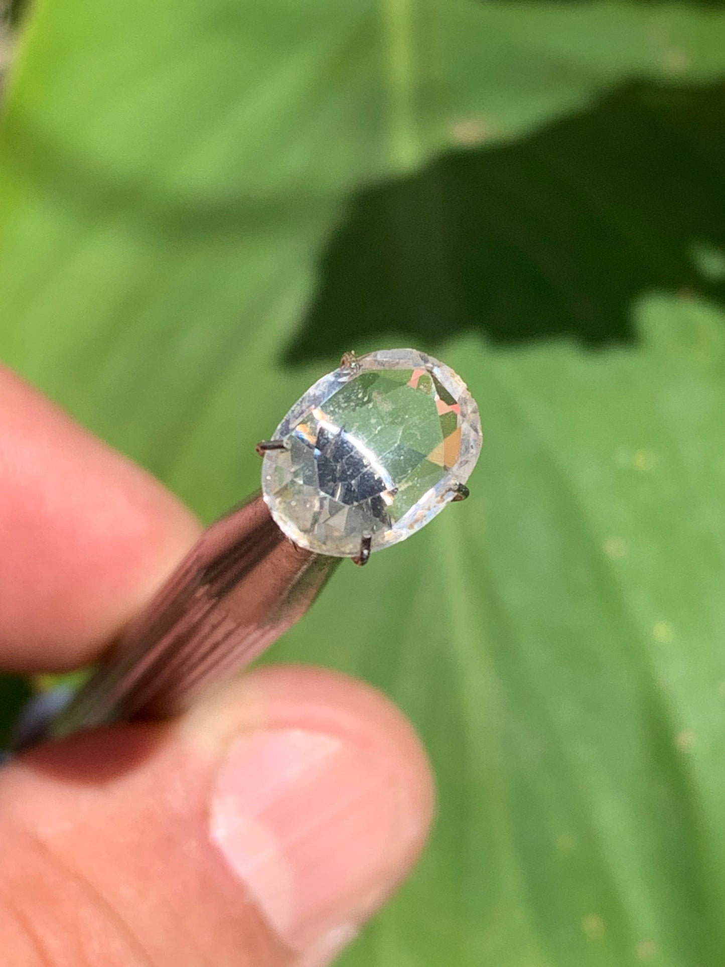 Cristal de roche, pierre taillée de 12mm x9 x4 - 2 carats. Parfait en bijouterie, collection ,exposition...