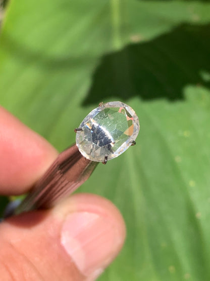 Cristal de roche, pierre taillée de 12mm x9 x4 - 2 carats. Parfait en bijouterie, collection ,exposition...