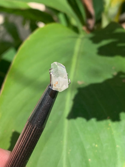 Cristal de roche bi-déterminé, pierre naturelle de 19mm x7 x5 - 4,5 carats. Parfait en bijouterie, collection ,exposition...