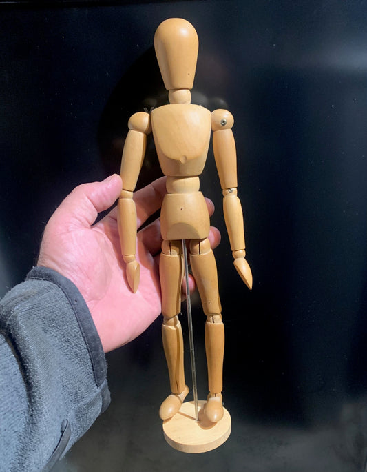 Mannequin miniature avec articulations - 33 x 8 x 6 cm - Recommandé pour l’étude des mouvements. Il se compose de rotules, de petites vis, et de ressorts pour un mouvement articulaire très spécial.