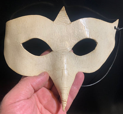 Masque 'ALICE' en cuir blanc de la Comedie Del Arte (Firenze) - Signé par le fabricant 'Alice' - 24 x 15 x 0,3 cm