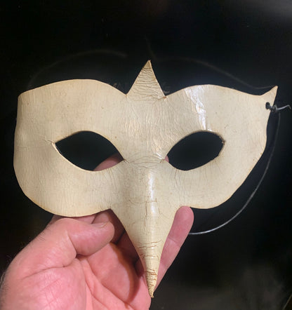 Masque 'ALICE' en cuir blanc de la Comedie Del Arte (Firenze) - Signé par le fabricant 'Alice' - 24 x 15 x 0,3 cm