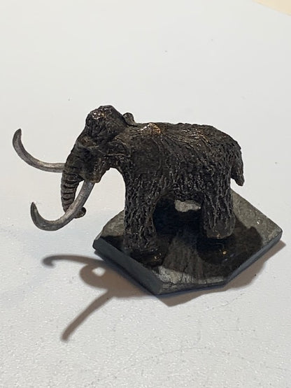 Mammouth en bronze – Sculpture décorative au style antique, symbole de force et de sagesse – Pièce finement détaillée – 55 × 45 × 37 mm – 85,3 g