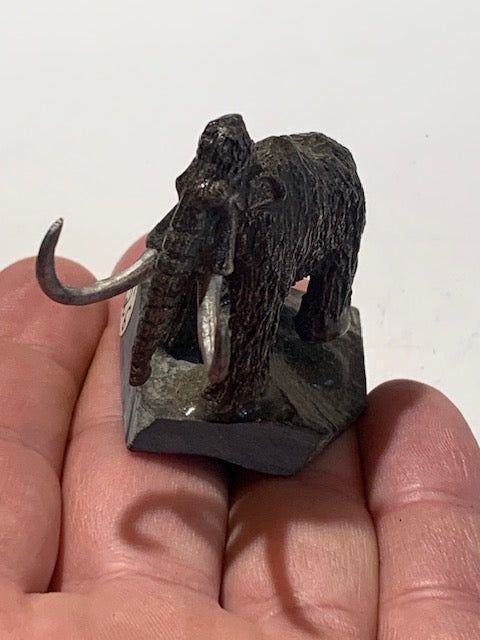 Mammouth en bronze – Sculpture décorative au style antique, symbole de force et de sagesse – Pièce finement détaillée – 55 × 45 × 37 mm – 85,3 g