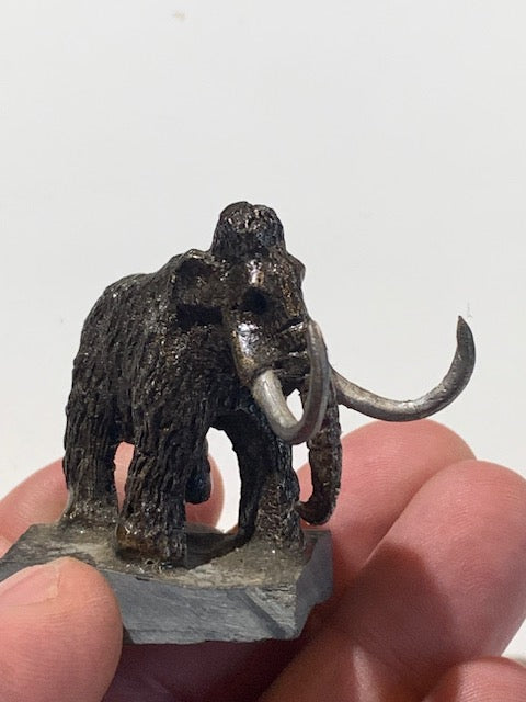 Mammouth en bronze – Sculpture décorative au style antique, symbole de force et de sagesse – Pièce finement détaillée – 55 × 45 × 37 mm – 85,3 g