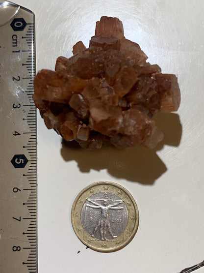 Aragonite en cristaux prismatiques orange - 50 x 42 x 40 mm - 63,7 gr.