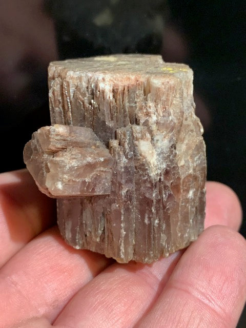 Aragonite, cristaux prismatiques de couleur orange - 48 x 44 x 35 mm - 120 gr.