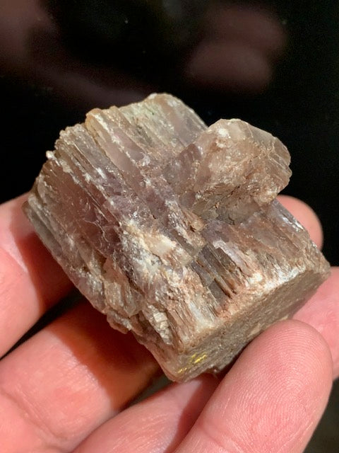 Aragonite, cristaux prismatiques de couleur orange - 48 x 44 x 35 mm - 120 gr.