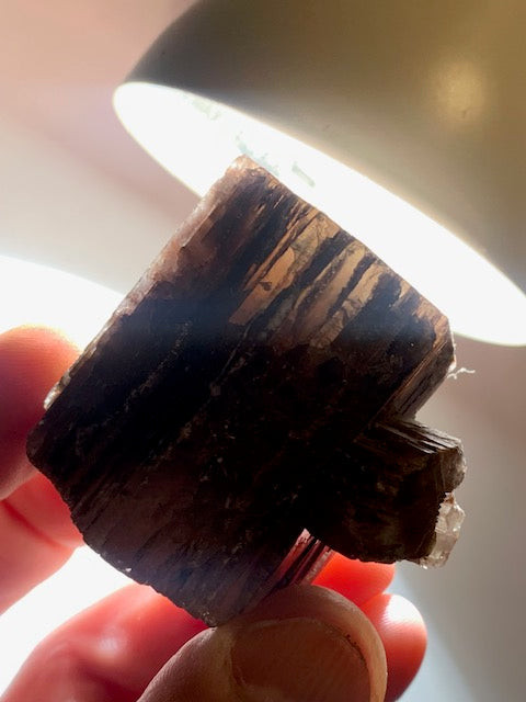 Aragonite, cristaux prismatiques de couleur orange - 48 x 44 x 35 mm - 120 gr.